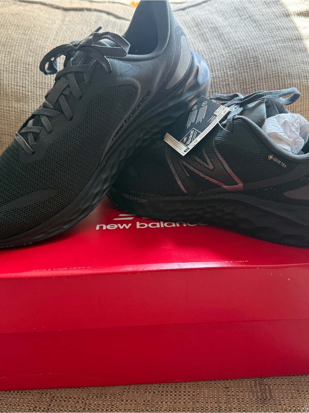 New Balance Men's Black Fresh Foam Arish V4 GTX waterproof Running Shoes